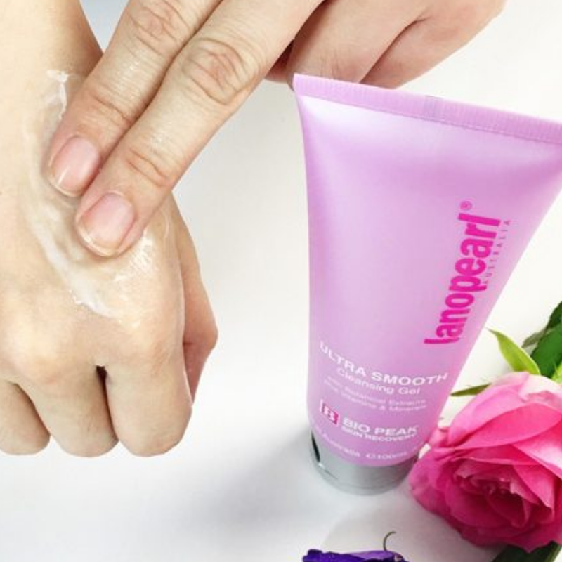 Lanopearl Cleansing Gel 100ml, gentle facial cleansing gel that removes impurities, oil and makeup while leaving skin fresh and clean.